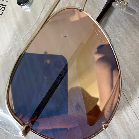 SOLD - QUAY x Desi High Key Sunglasses (2 PACK) - Picture 4 of 4